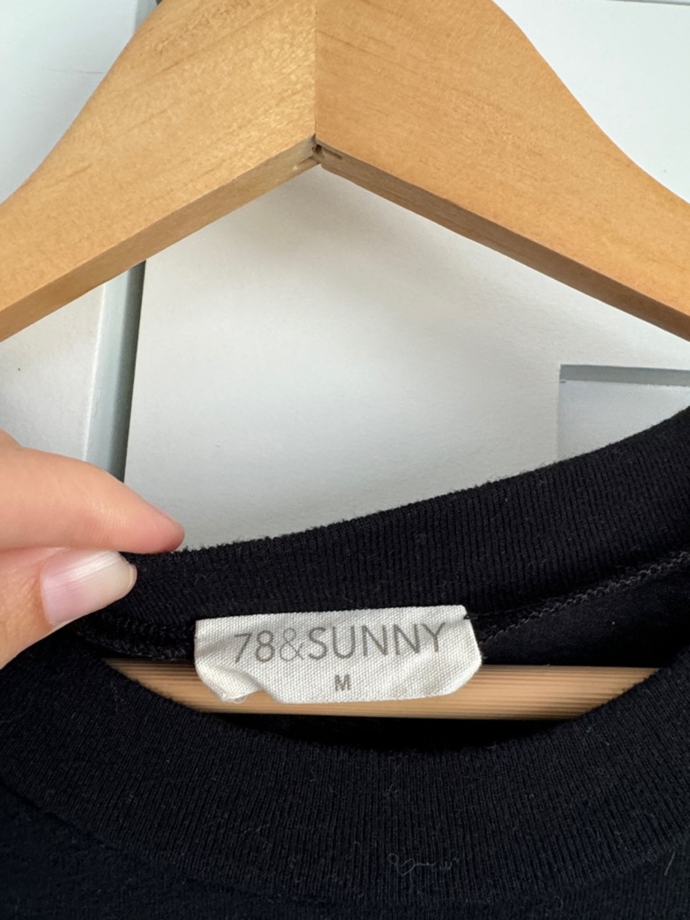 78 & Sunny (SEAS) Black Cropped Tee - Picture 2 of 3